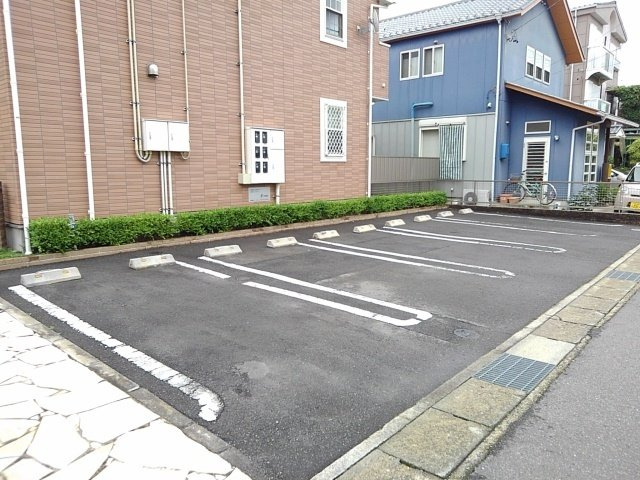 ヴィラージュの駐車場