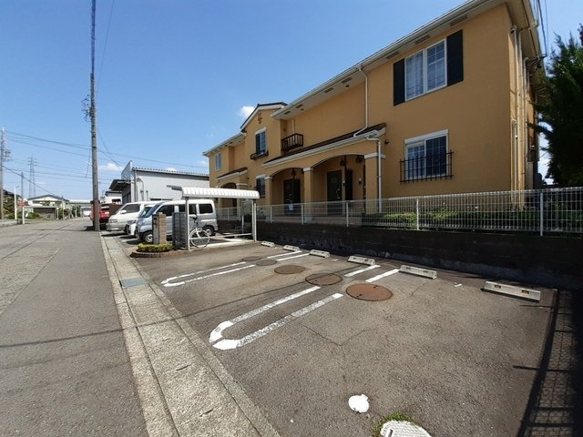 バロン・四辻の駐車場