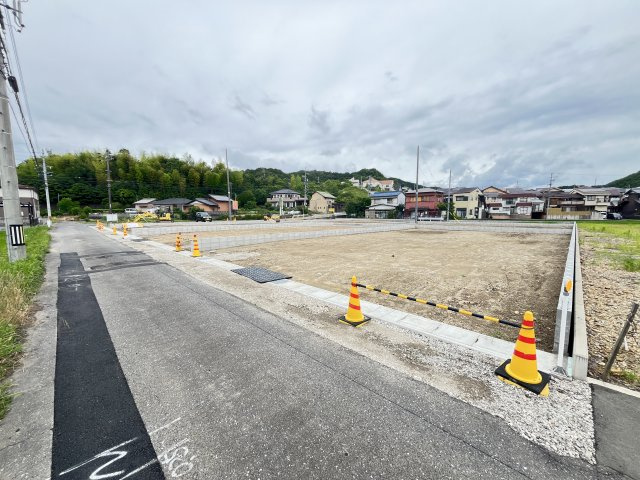 ８区画分譲地　粟野西7丁目　G区画の前面道路含む現地写真