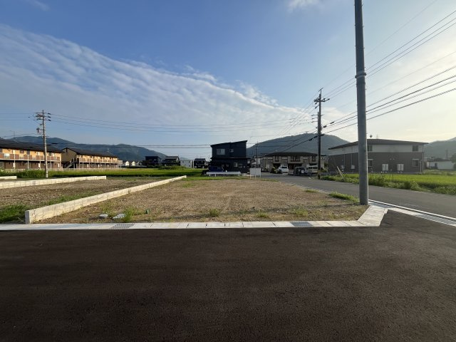 ８区画分譲地　粟野西7丁目　E区画の前面道路含む現地写真|北側