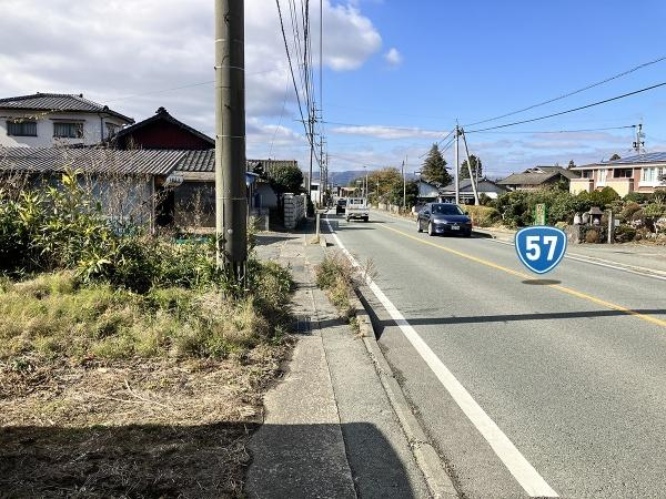 阿蘇市 一の宮町宮地（宮地駅） 住宅用地の前面道路含む現地写真|国道57号線に面した土地です。
