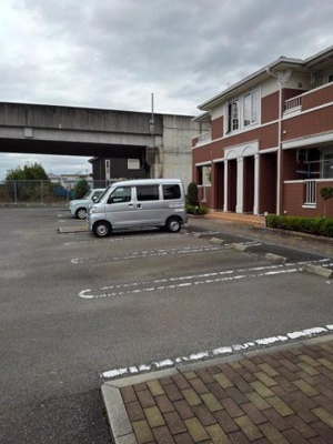 【駐車場】 | プラシードカーサＡ | 車をお持ちの方に嬉しい駐車場付きの物件です