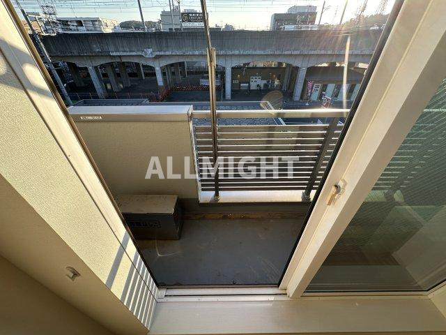 稲城市東長沼の賃貸マンションのバルコニー|別部屋参考写真