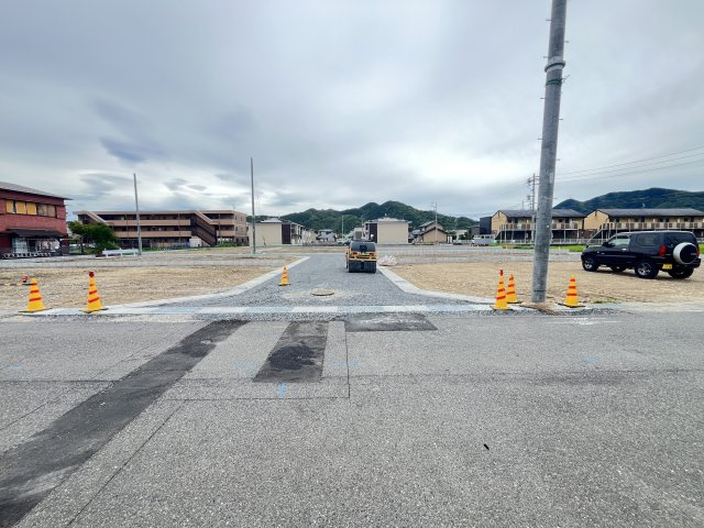 ８区画分譲地　粟野西7丁目　A区画の前面道路含む現地写真