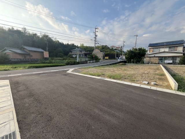 ８区画分譲地　粟野西7丁目　A区画の前面道路含む現地写真