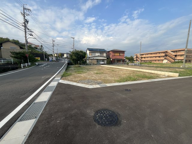 ８区画分譲地　粟野西7丁目　A区画の前面道路含む現地写真