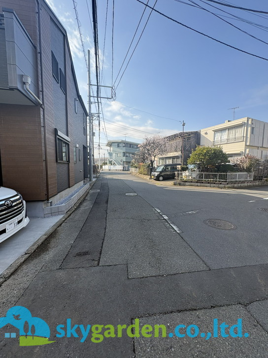 茅ヶ崎市今宿３期　新築戸建　全２棟２号棟の前面道路含む現地写真