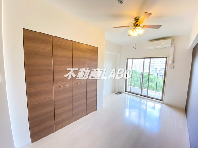 ラグゼ弁天町の居間・リビング