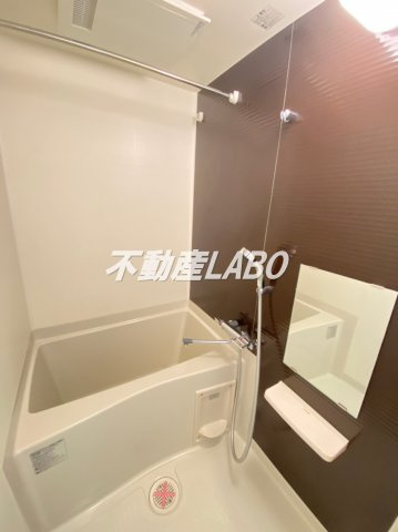 ラグゼ弁天町の浴室