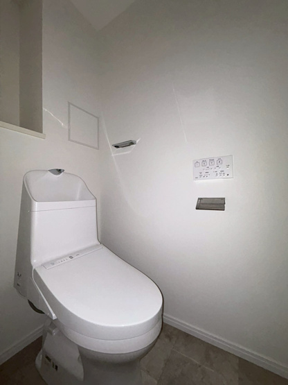 【トイレ】 | 那珂川ヒルズ | 同タイプの別の階の写真です。現況優先です。