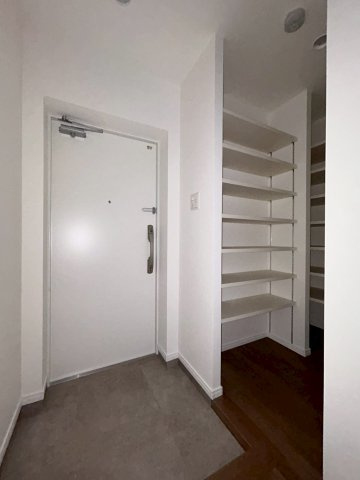 【玄関】 | 那珂川ヒルズ | 同タイプの別の階の写真です。現況優先です。