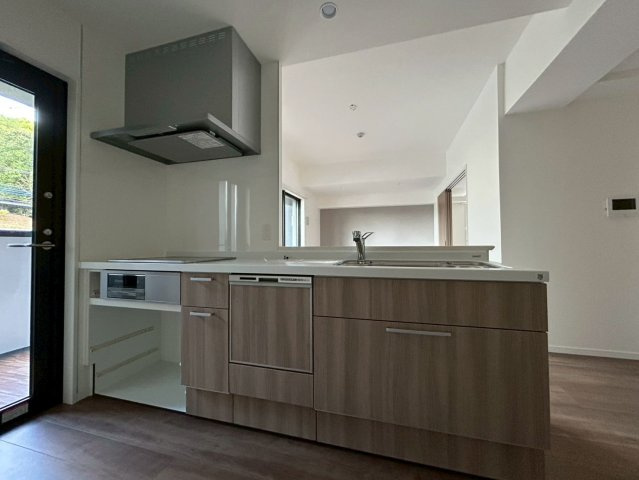 【キッチン】 | 那珂川ヒルズ | 同タイプの別の階の写真です。現況優先です。