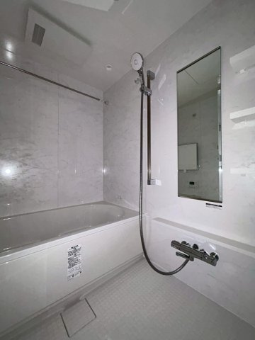 【浴室】 | 那珂川ヒルズ | 同タイプの別の階の写真です。現況優先です。