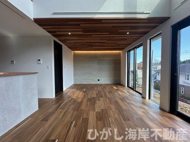 藤沢市片瀬山１丁目　新築戸建　全2棟の居間・リビング|20.7帖　吹抜付LDK