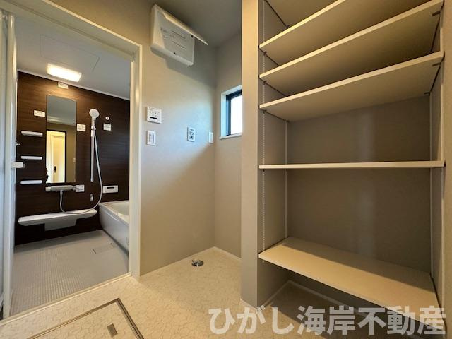 藤沢市片瀬山１丁目　新築戸建　全2棟の脱衣所|脱衣スペース
