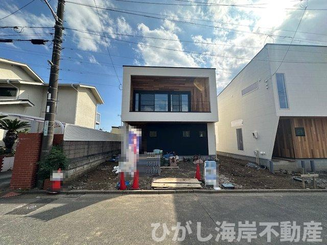 藤沢市片瀬山１丁目　新築戸建　全2棟の外観|3月27日撮影　外構工事中　現地外観