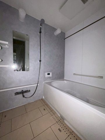 【浴室】 | 那珂川ヒルズ | 同タイプの別の階の写真です。現況優先です。