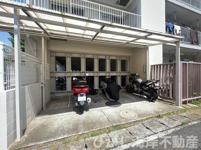 平塚シーサイドハイムの駐車場|敷地内バイク置き場