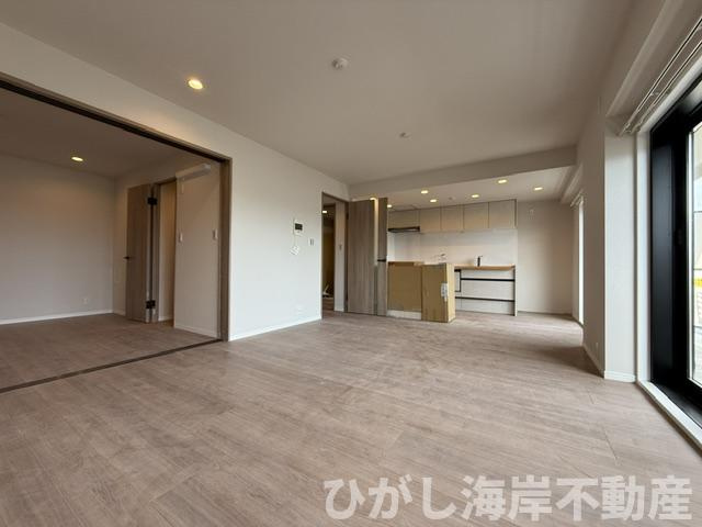 サンクタス湘南藤沢アネーロの丘の居間・リビング|6月8日撮影　新規リフォーム中　18.1帖　LDK