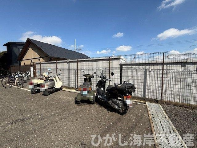 サンクタス湘南藤沢アネーロの丘の駐車場|敷地内バイク置場