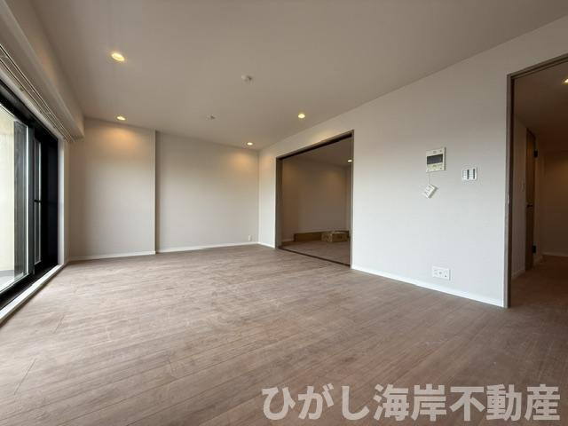 サンクタス湘南藤沢アネーロの丘のダイニング|6月8日撮影　新規リフォーム中　18.1帖　LDK