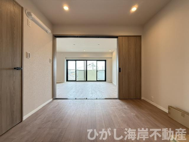 サンクタス湘南藤沢アネーロの丘の内装|6月8日撮影　新規リフォーム中　6.9帖　洋室