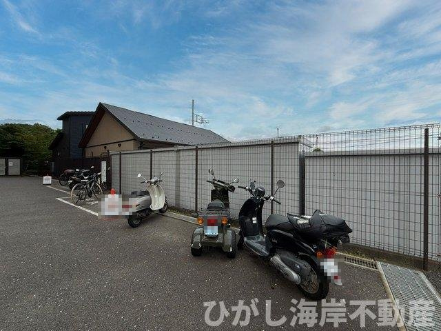 サンクタス湘南藤沢アネーロの丘の駐車場|敷地内バイク置場