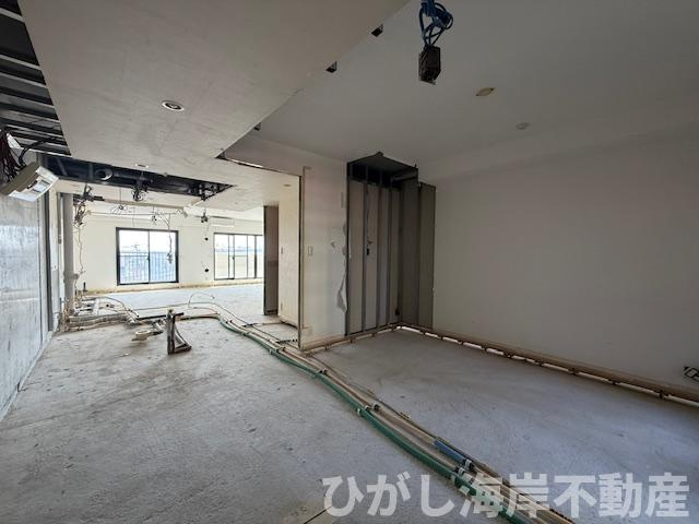 サンクタス湘南藤沢アネーロの丘の居間・リビング|3月23日撮影　リフォーム工事中　20.4帖　LDK