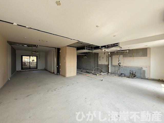 サンクタス湘南藤沢アネーロの丘の居間・リビング|3月23日撮影　リフォーム工事中　20.4帖　LDK