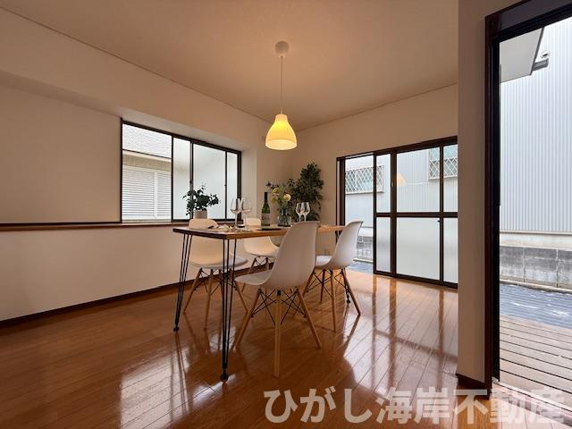 茅ケ崎市高田 　中古戸建の居間・リビング|新規リフォーム完了！　17.3帖　LDK