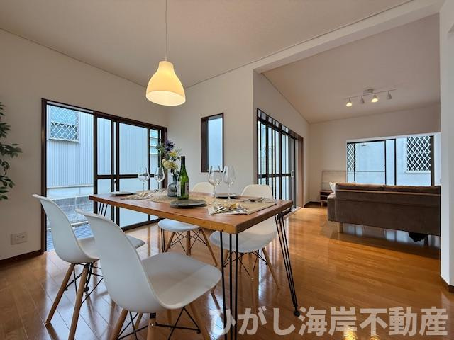 茅ケ崎市高田 　中古戸建の居間・リビング|新規リフォーム完了！　17.3帖　LDK