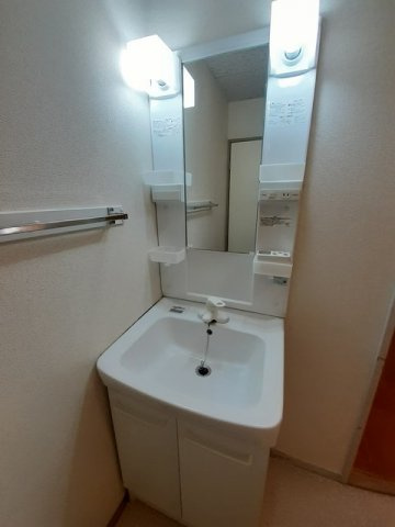 エルディム落合南Ｂの洗面所|広い洗面スペース