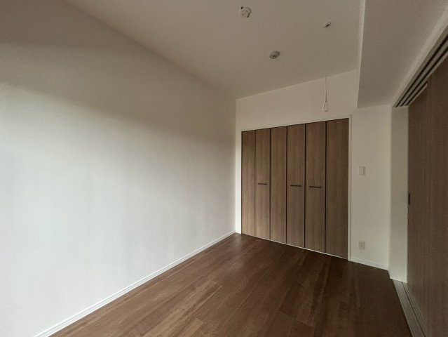 【洋室】 | 那珂川ヒルズ | 同タイプの別の階の写真です。現況優先です。