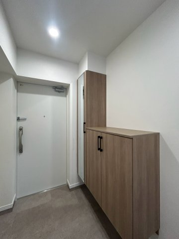 【玄関】 | 那珂川ヒルズ | 同タイプの別の階の写真です。現況優先です。