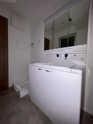 【洗面所】 | 那珂川ヒルズ | 同タイプの別の階の写真です。現況優先です。