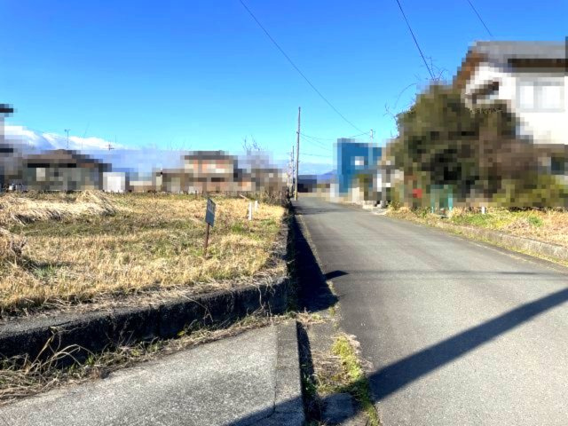 高島市新旭町旭45坪売地の前面道路含む現地写真