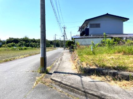 高島市新旭町旭45坪売地の前面道路含む現地写真