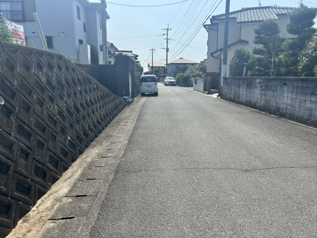 【前面道路含む現地写真】 | 荒尾市荒尾売地 | 平屋建築にも最適。開放的な高台の更地です