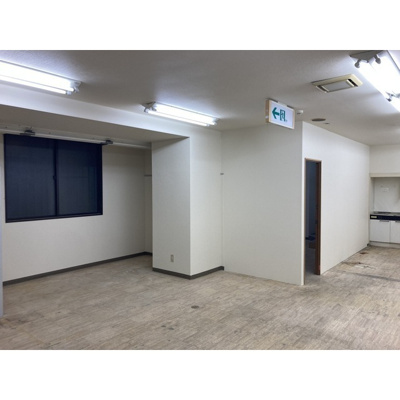  | SIDEPLACE SAKADO