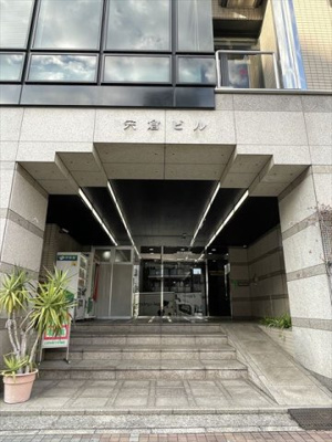 【エントランス】 | 宍倉ビル | 清潔なエントランスです