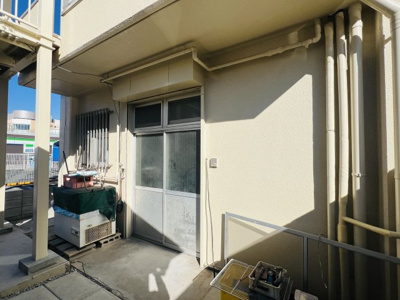 【エントランス】 | 小手指町１丁目店舗 | 清潔なエントランスです