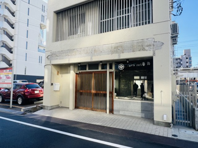【エントランス】 | 小手指町１丁目店舗 | 清潔なエントランスです