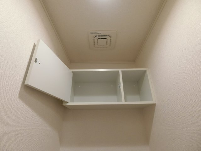 アルマーニ　Ⅱの収納