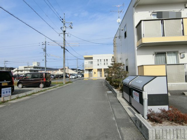 アルマーニ　Ⅱの周辺