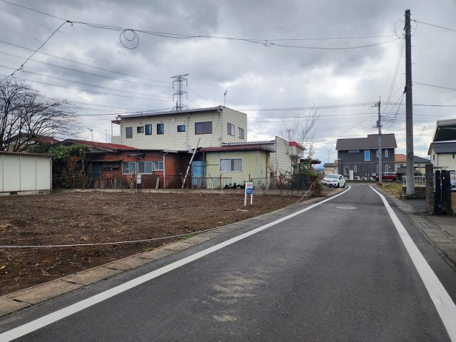 高崎市南新波町売土地の前面道路含む現地写真