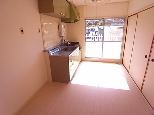 清水が丘コーポラスＡ棟の居間・リビング