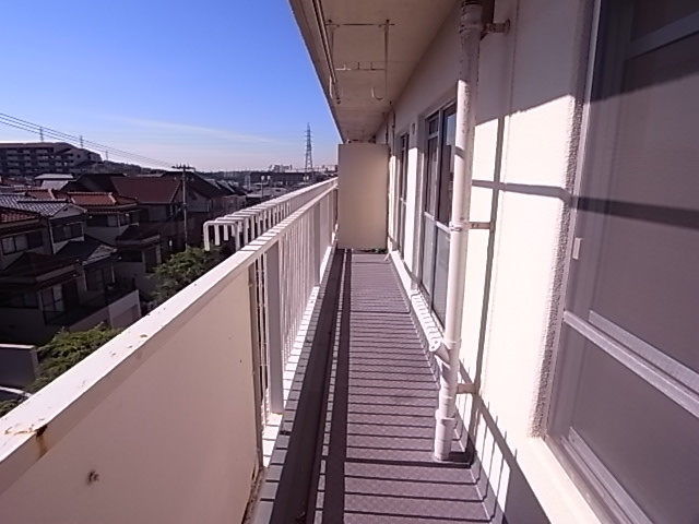 清水が丘コーポラスＡ棟のバルコニー