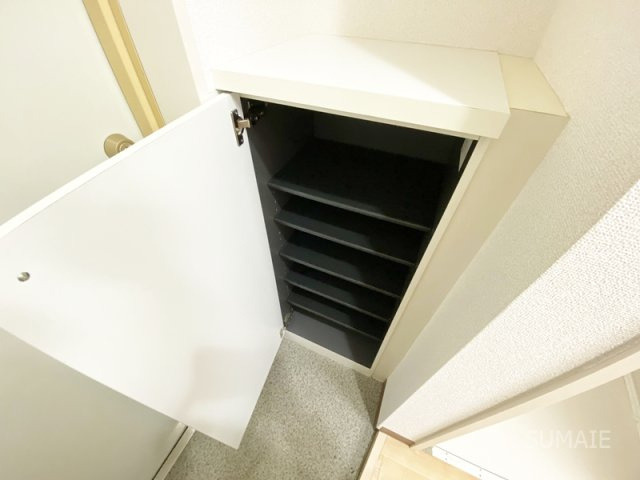 ルネスアリュールの玄関|シューズボックス完備！