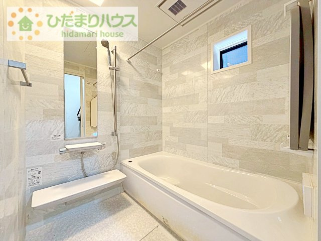 【浴室】 | 守谷市百合ヶ丘3丁目　中古戸建 | 白を基調とした明るい1坪バス☆彡