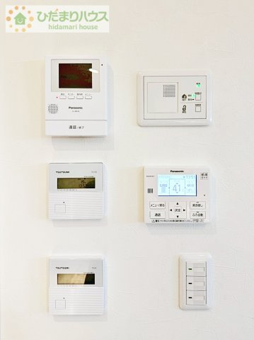 【設備】 | 守谷市百合ヶ丘3丁目　中古戸建 | 床暖房や玄関の鍵の施錠、インターホンから電気まで、全部がこちらにまとまっています♪